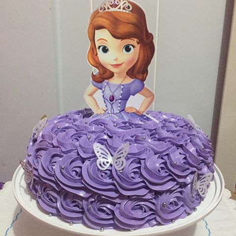 bolo da princesa sofia com chantilly