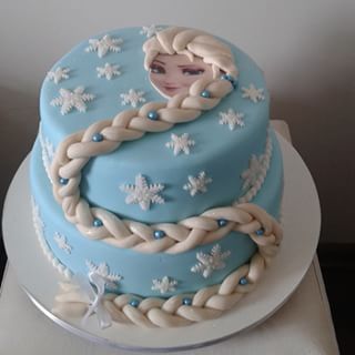 Bolo da Frozen com pasta americana