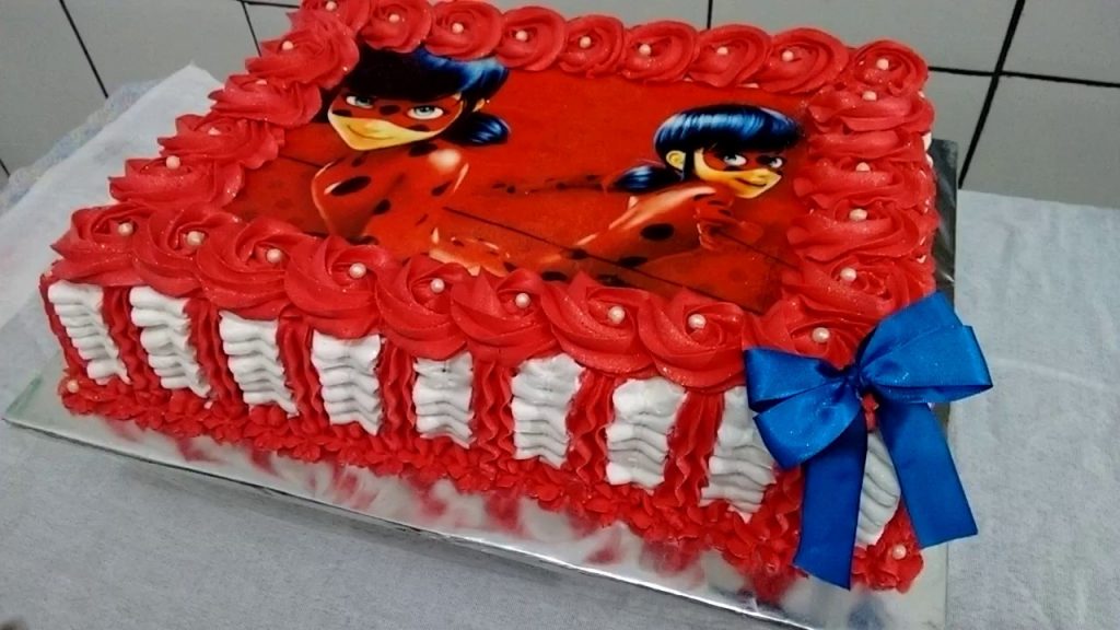 Bolo Ladybug com glacê