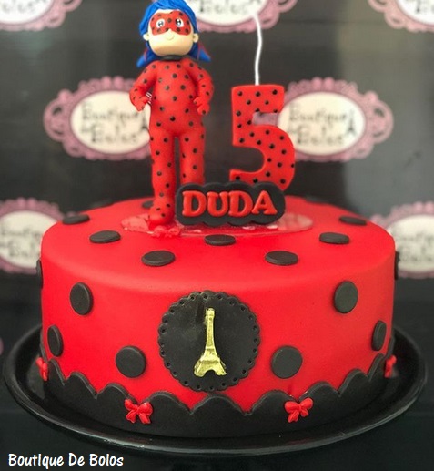 Bolo Ladybug de pasta Americana