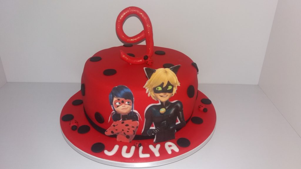 Bolo Ladybug de pasta Americana