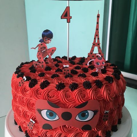 Bolo Ladybug com glacê