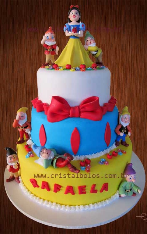 bolo branca de neve 3 andares