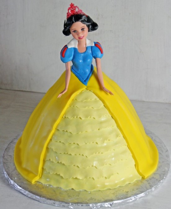 bolo branca de neve redondo