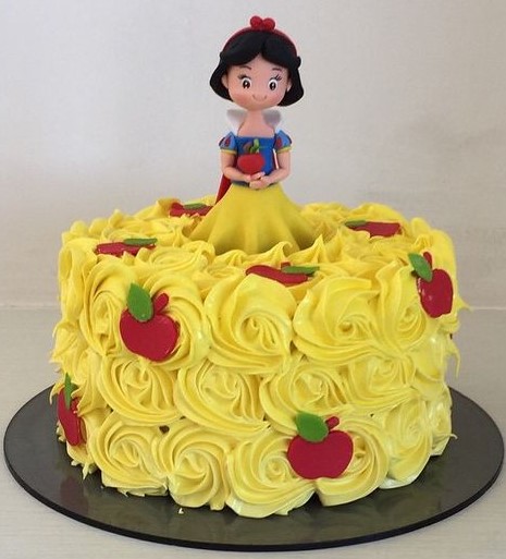 bolo branca de neve chantilly