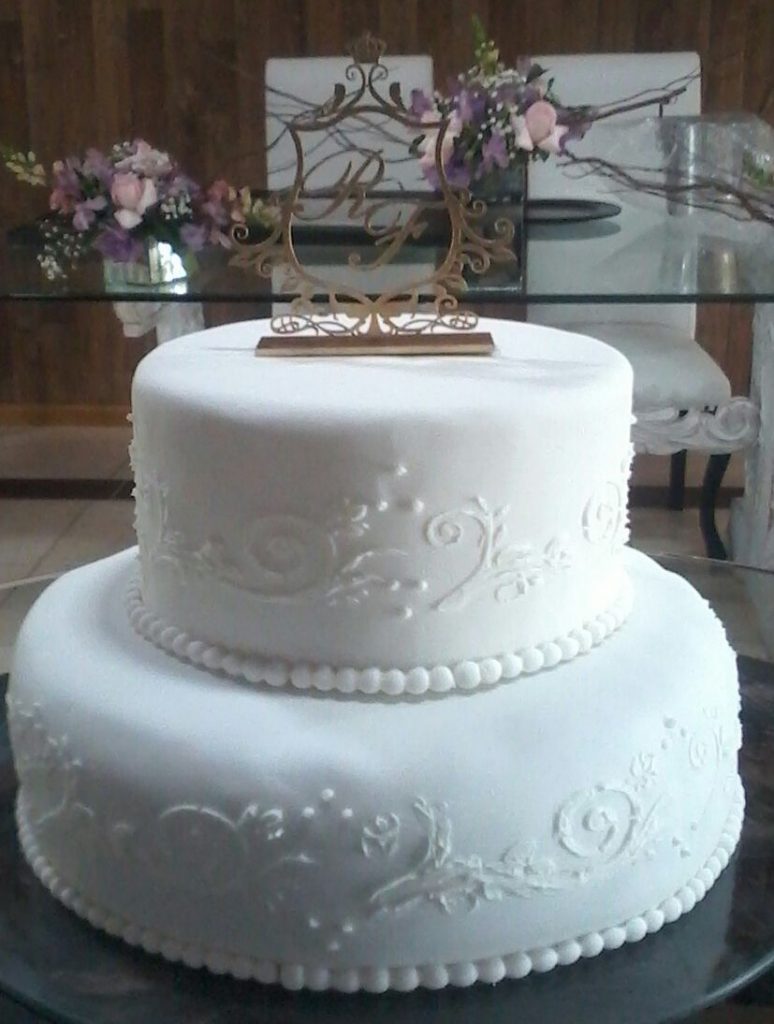 bolo de noivado branco