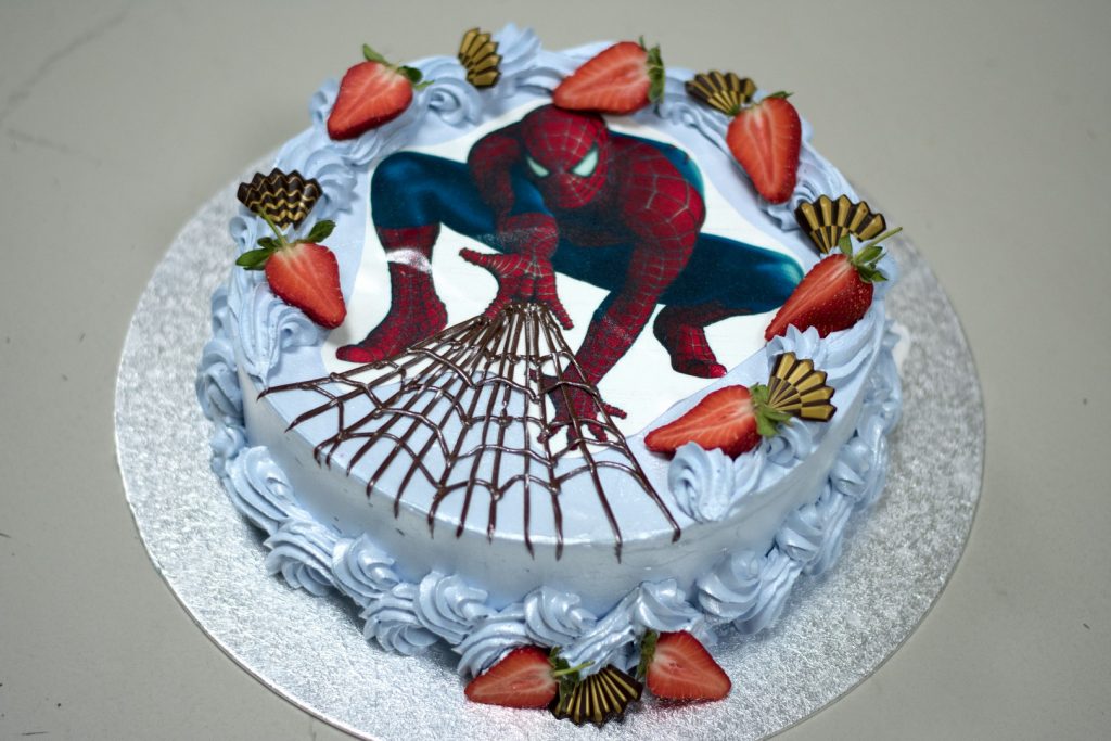 bolo do homem aranha de chantilly