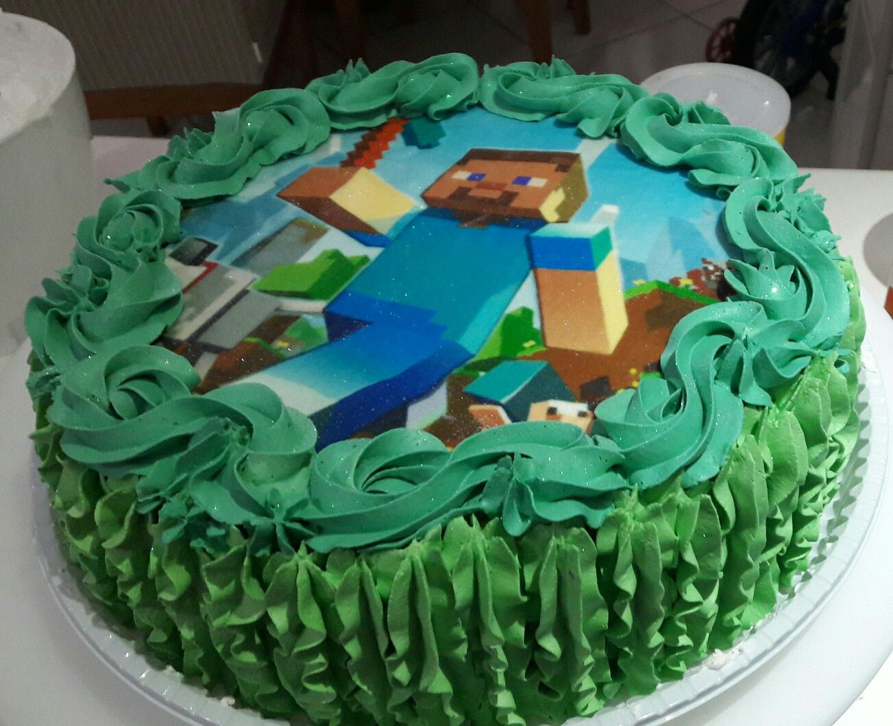 bolo retangular com papel de arroz  Bolo minecraft, Festa de aniversário  minecraft, Decorações de festa minecraft