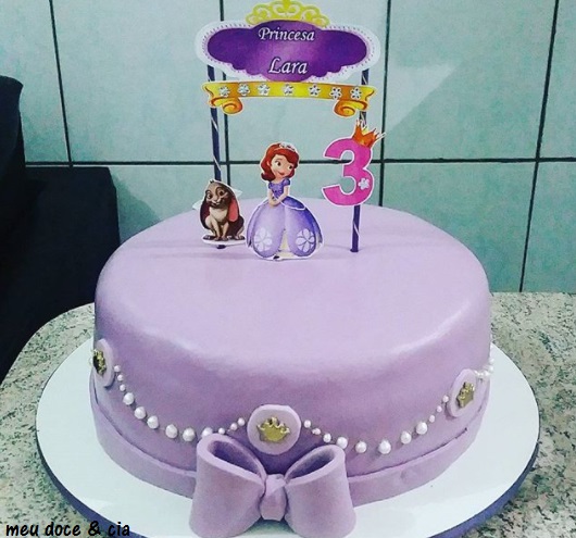 Bolo princesa Sofia  Mini bolos de aniversário, Decoração de bolo  infantil, Bolo festa infantil