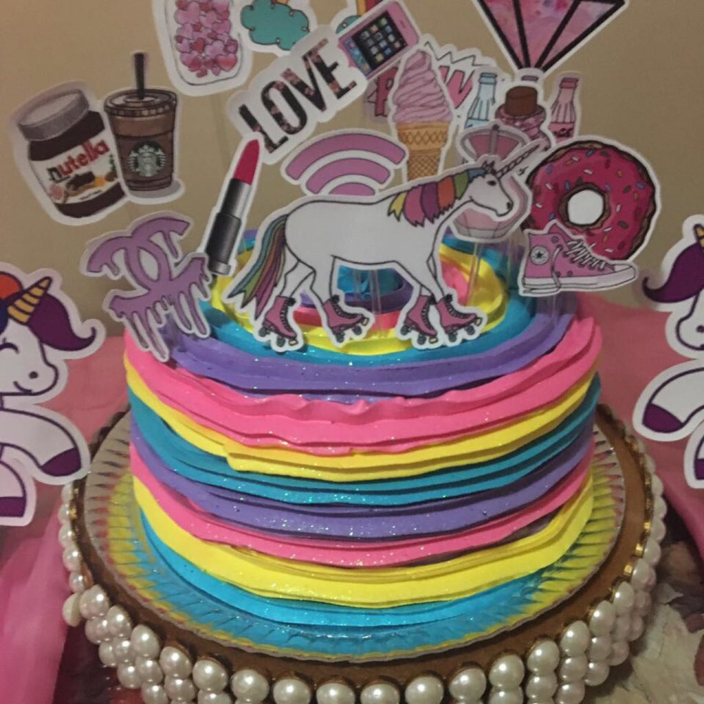 bolo unicornio com topper