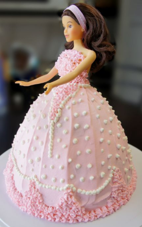 Bolo da Barbie: 80 modelos repletos de estilo e tutoriais muito práticos  Bolo  barbie, Bolo de aniversário da barbie, Festa de aniversário da barbie