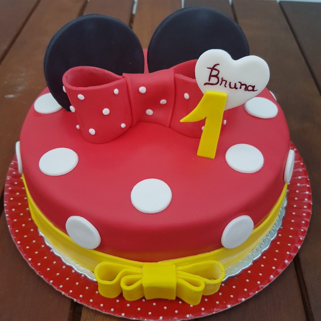 bolo da minnie com pasta americana