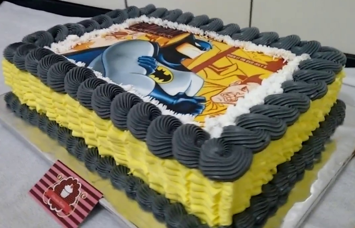 Bolo do batman com papel arroz