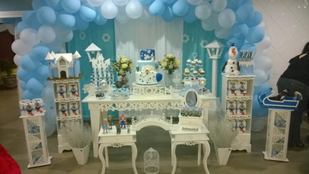 decoração festa frozen uma aventura congelante