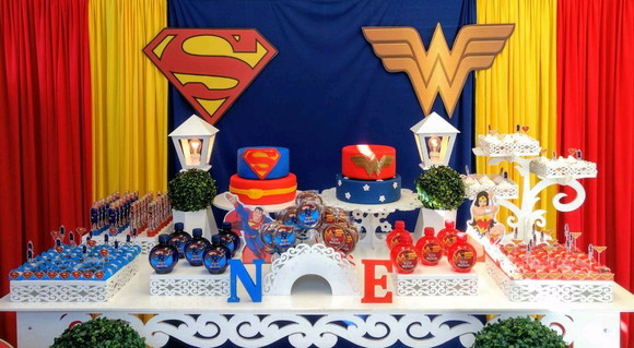 festa do super homem e mulher maravilha