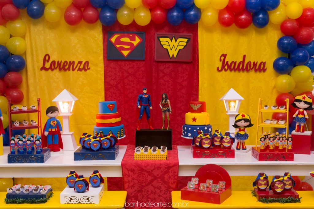 festa do super homem e mulher maravilha