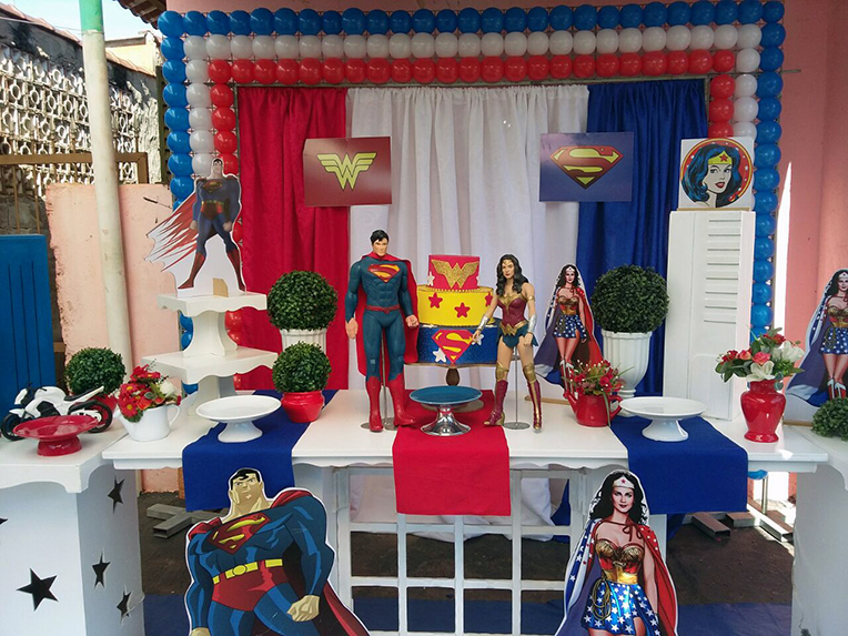 festa do super homem e mulher maravilha