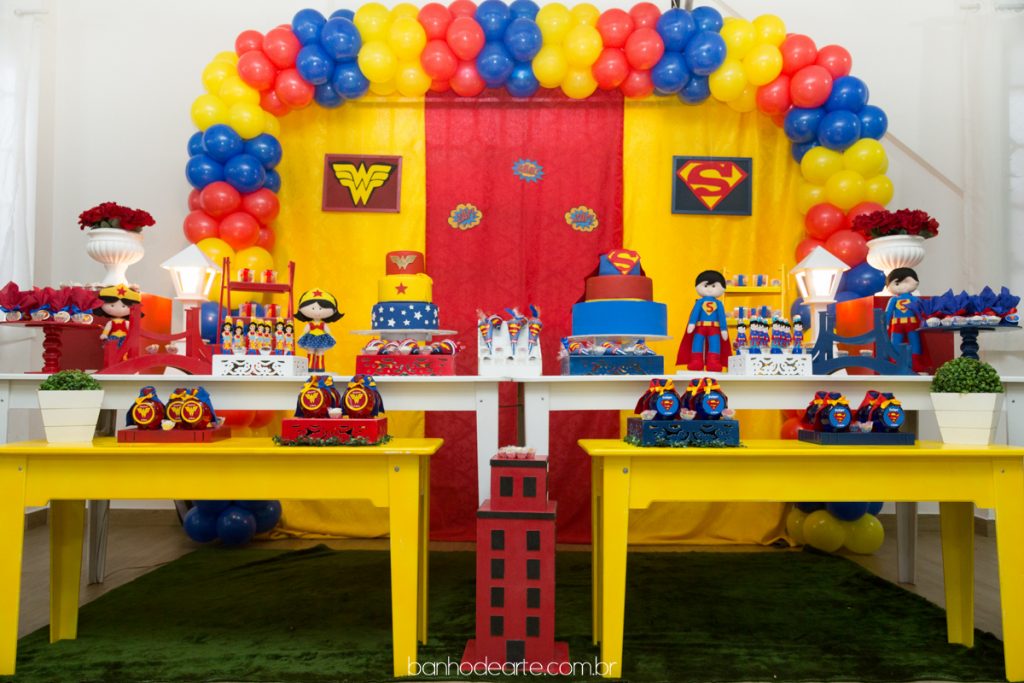 festa do super homem e mulher maravilha