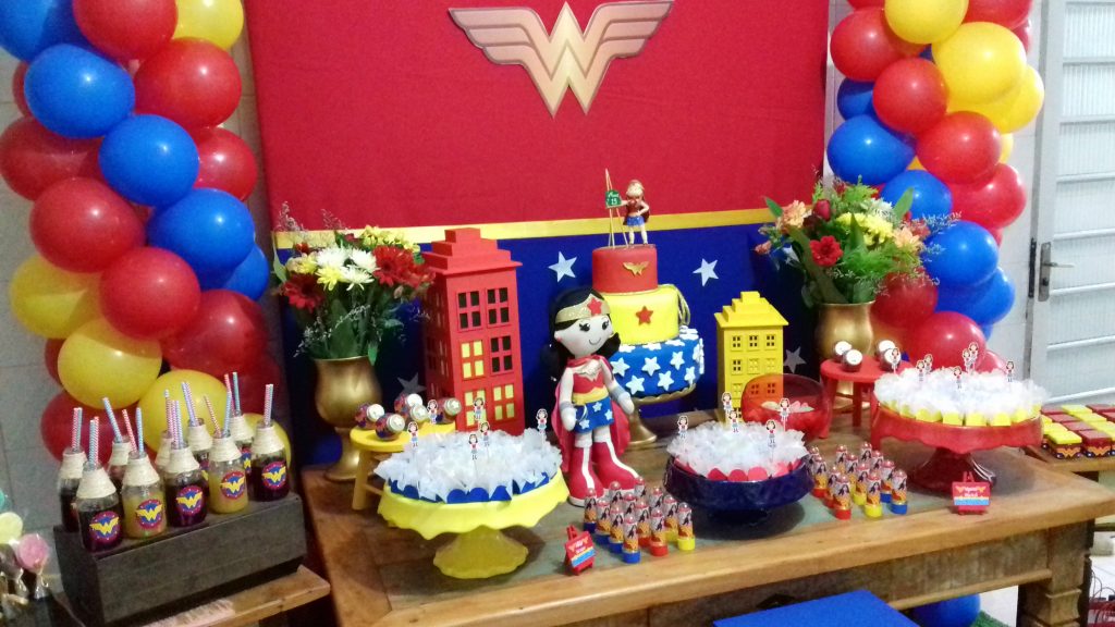 festa do super homem e mulher maravilha