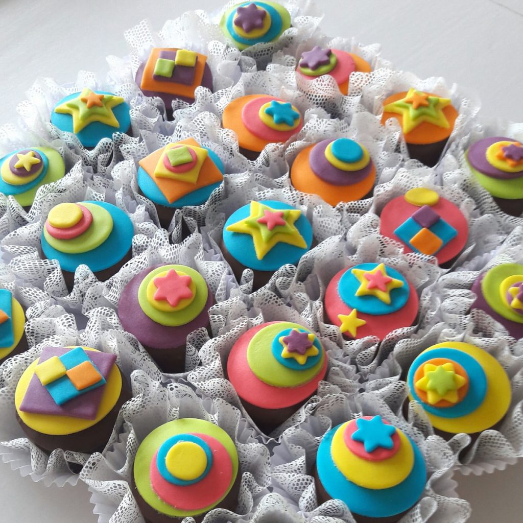 doces para festa neon