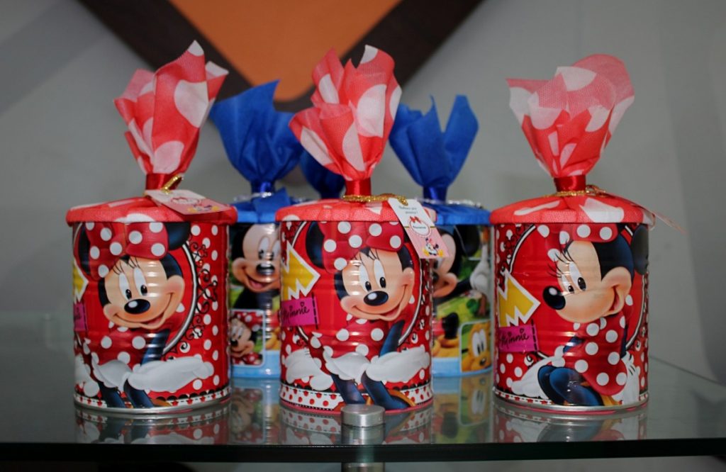 embrancinhas da minnie com lata de leite