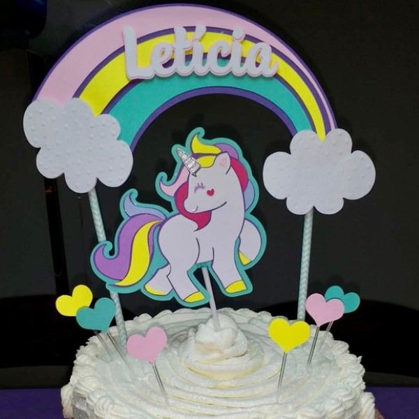 bolo unicornio chantilly com topper