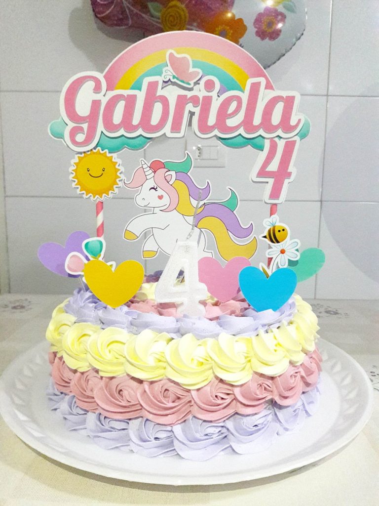 bolo unicornio chantilly com topper