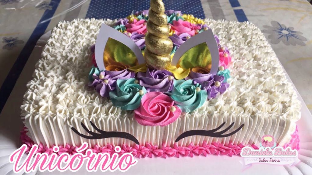 bolo unicornio chantilly quadrado