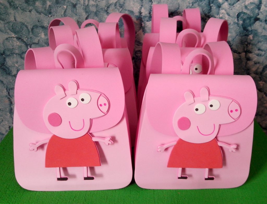 Lipe lembrancinhas - Cofre casinha da Peppa Pig de EVA Medida aproximada  15x6x10cm Faço em outros temas também.