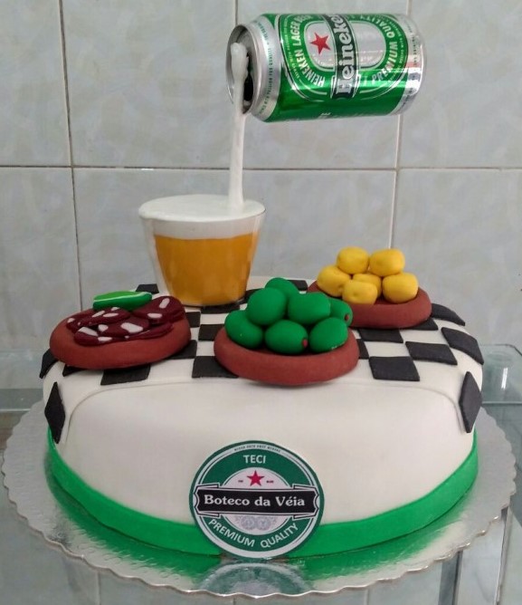 bolo da heineken lata