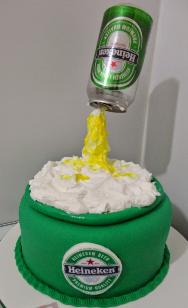 bolo da heineken lata