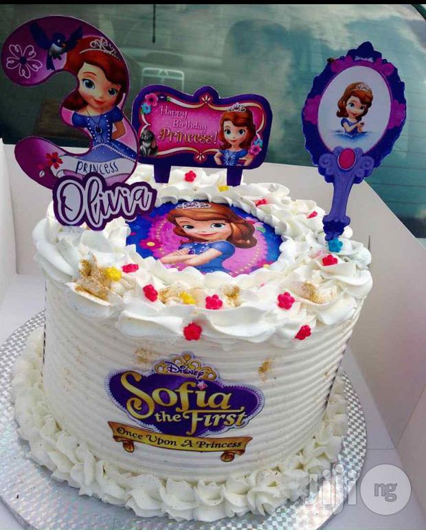 bolo decorado com chantilly princesa sofia