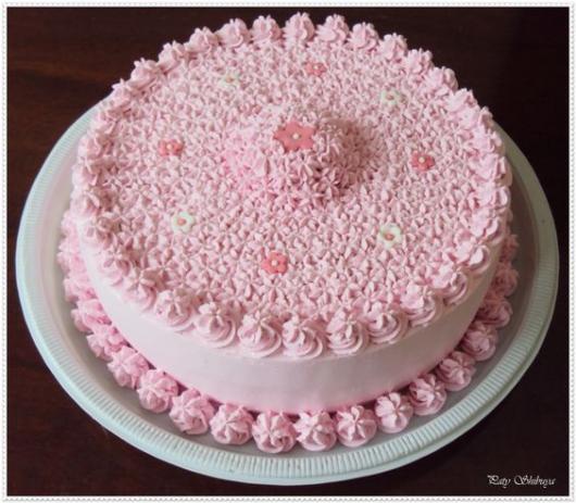 bolo decorado com chantilly feminino #bolodecoradocomchantilly