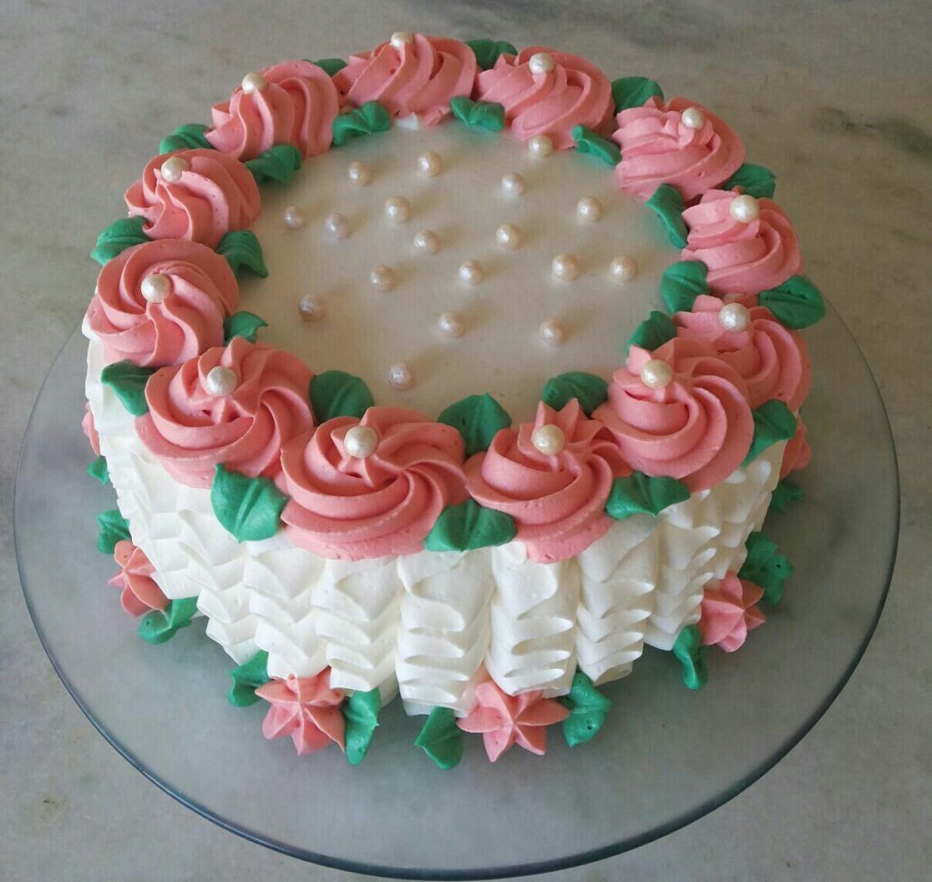 bolo decorado com chantilly feminino