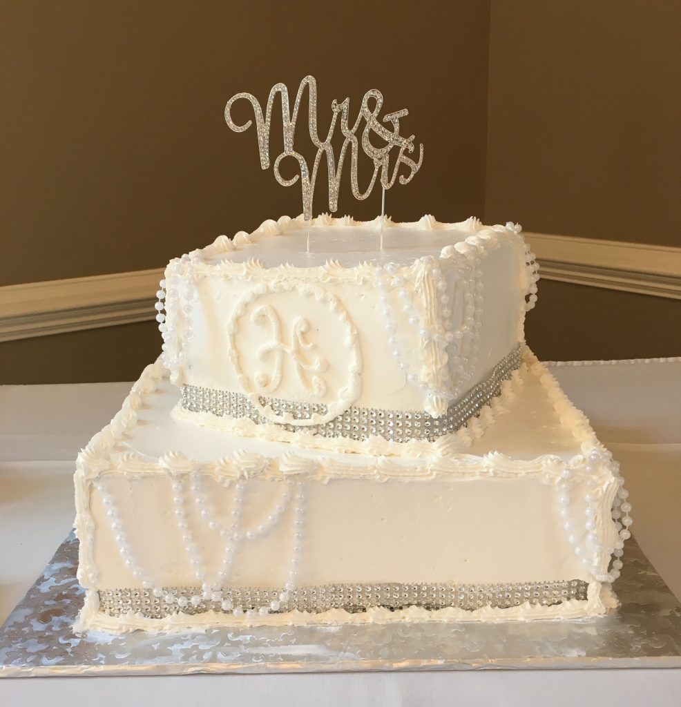 bolo decorado com chantilly para casamento