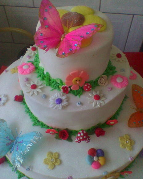 Seleção linda de bolos decorados com flores por @sabor_real_