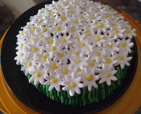 bolo decorado com flores de açúcar
