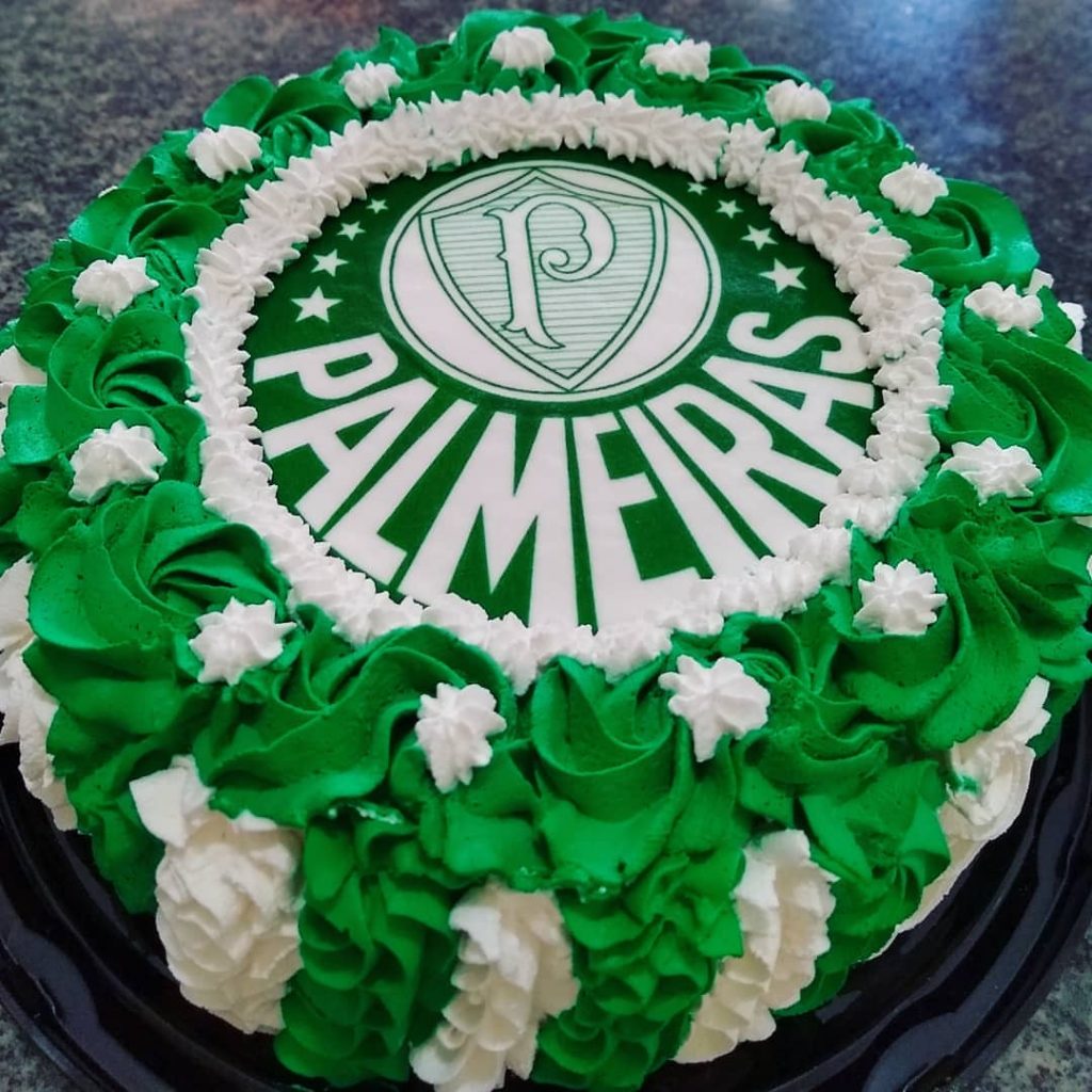 bolo do palmeiras com chantilly