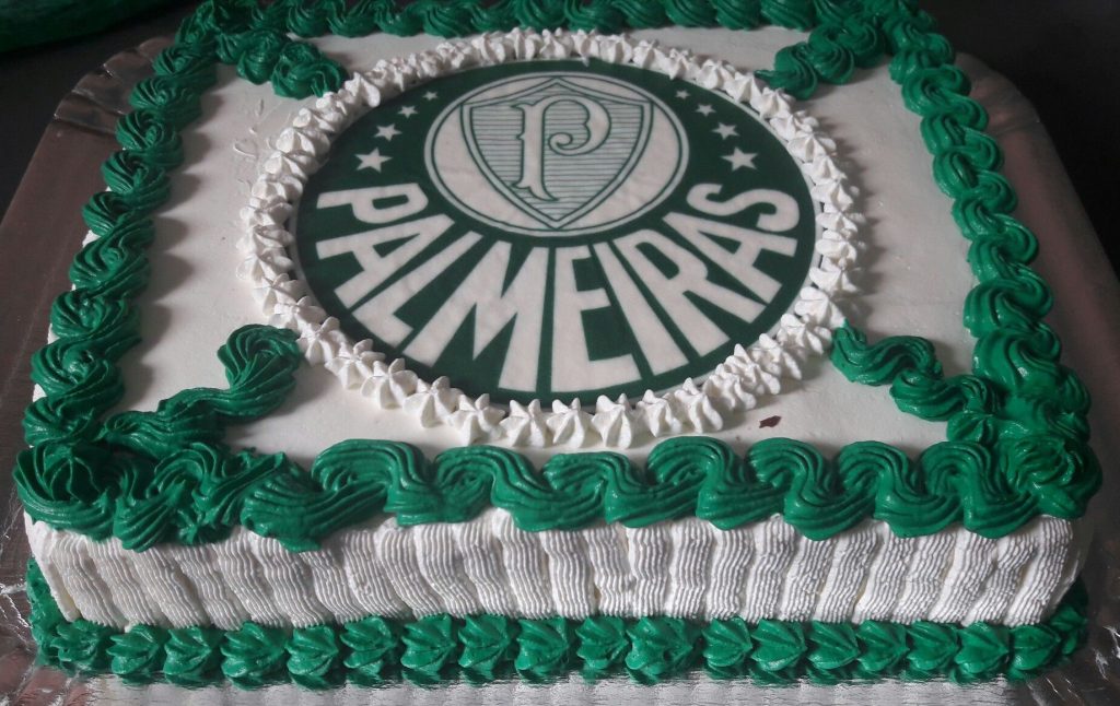 bolo do palmeiras com chantilly