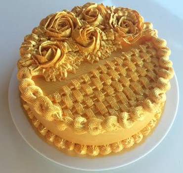 bolo dourado chantilly