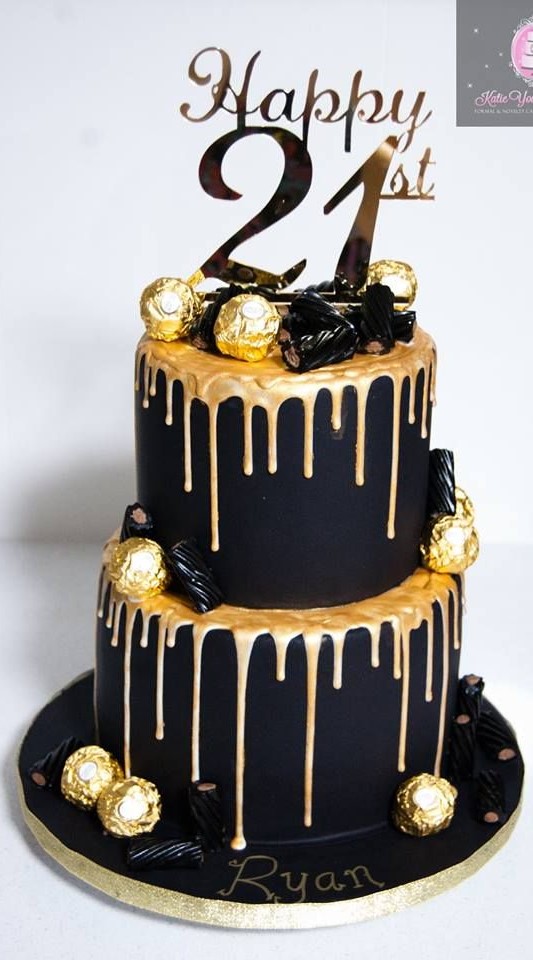 bolo dourado com preto