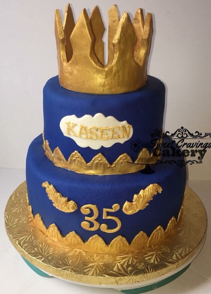 bolo dourado e azul