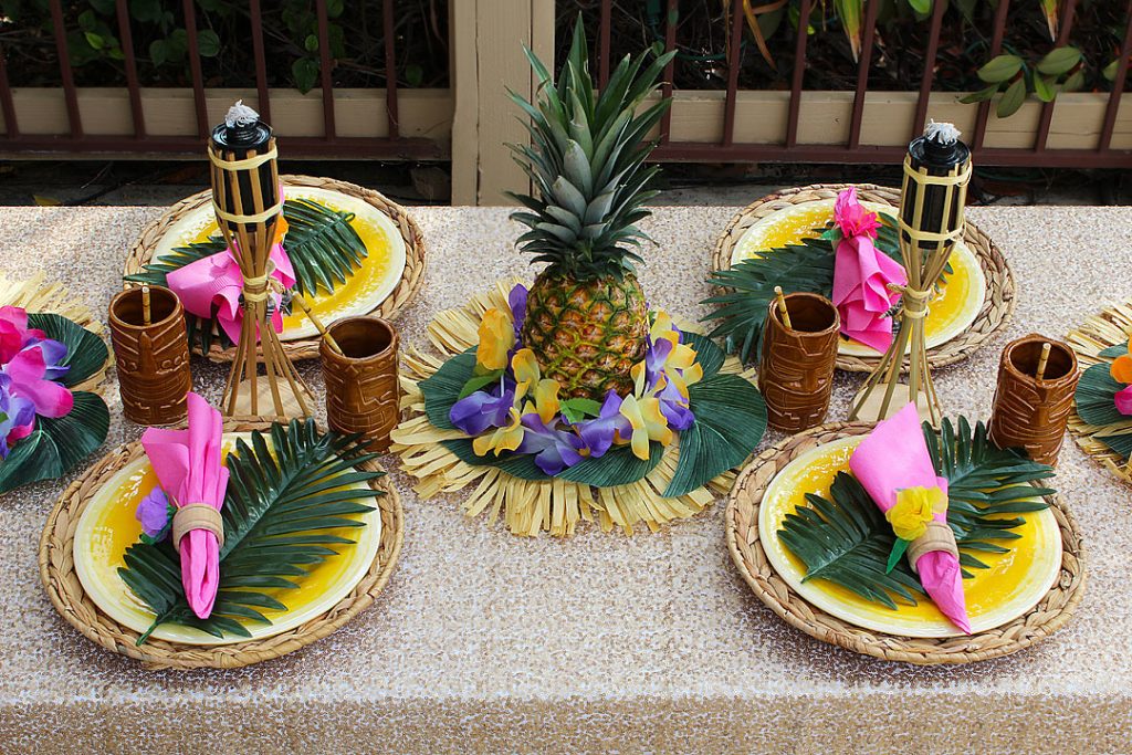 festa tropical decoração mesas