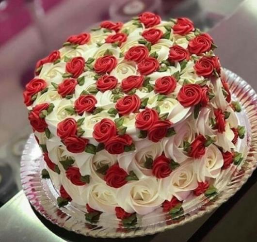  bolo de rosas vermelhas e amarelas