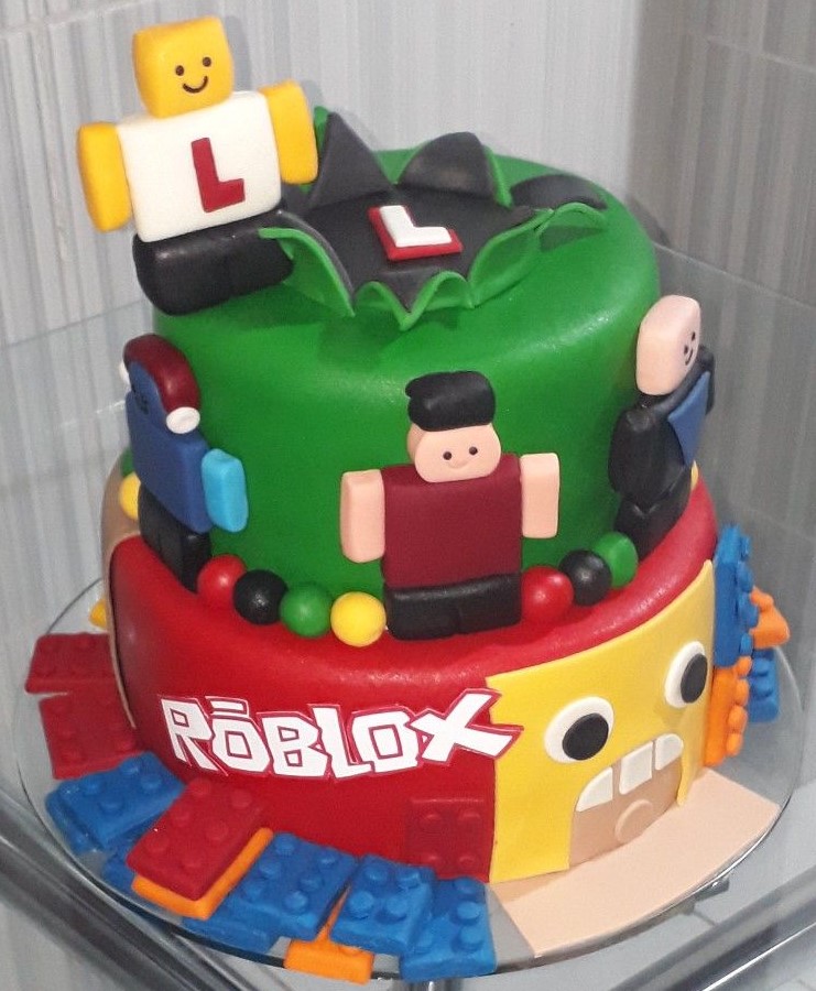 Bolo Roblox 50 Modelos Para Ajudar Voce Na Escolha Confira - bolo decorado com chantilly tema roblox