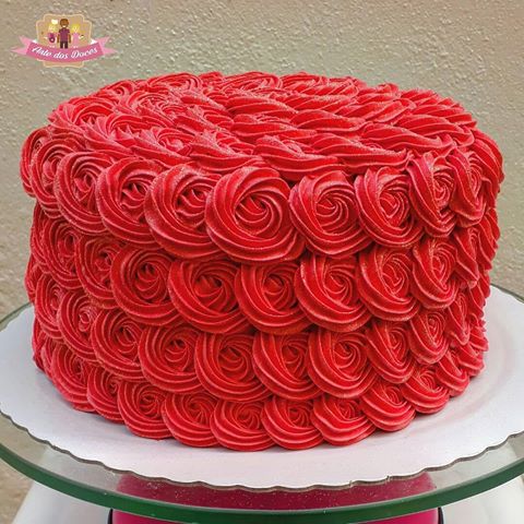 bolo vermelho de chantilly