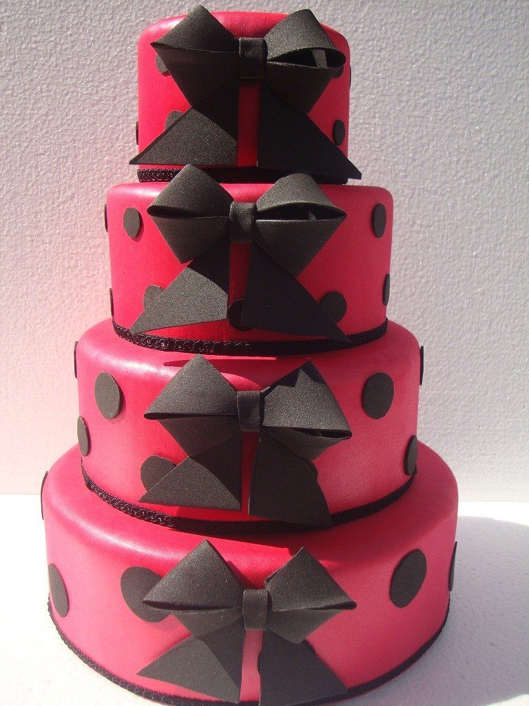 bolo vermelho e preto