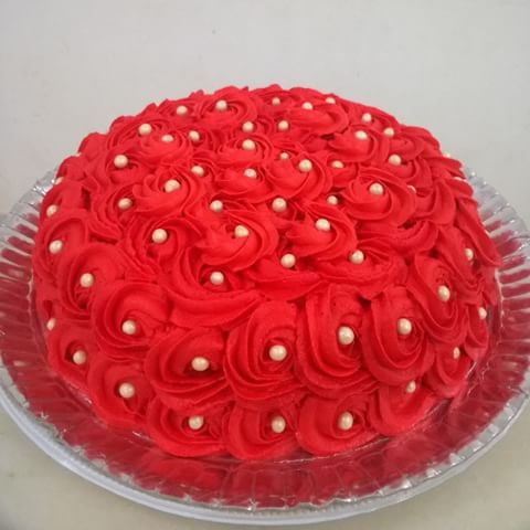 bolo vermelho de chantilly