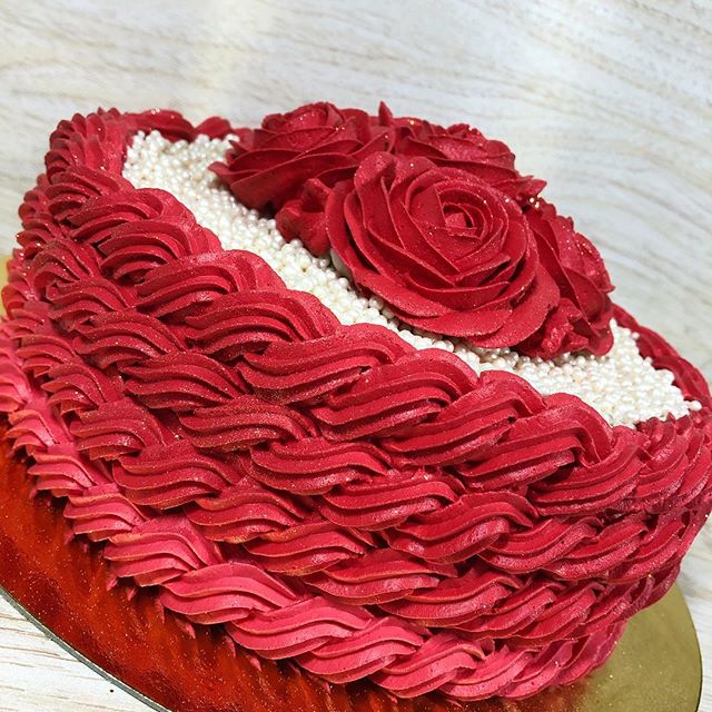 bolo vermelho de chantilly