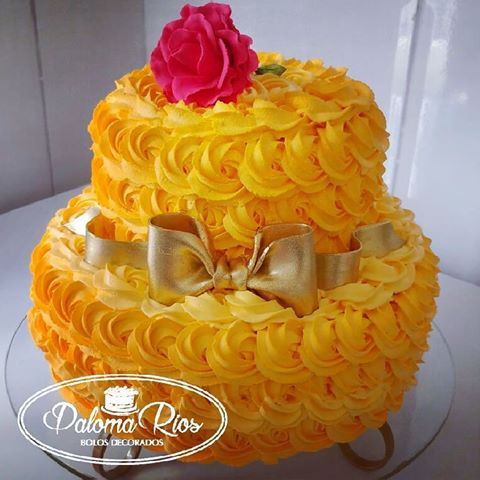 bolo amarelo chantilly